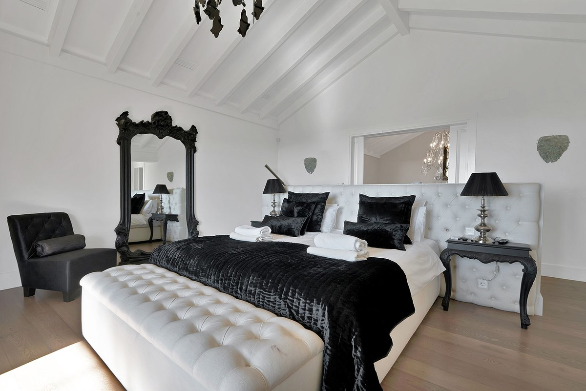 5 Bed Townhouse for sale in Benahavís Costa Del Sol, Málaga, Spain