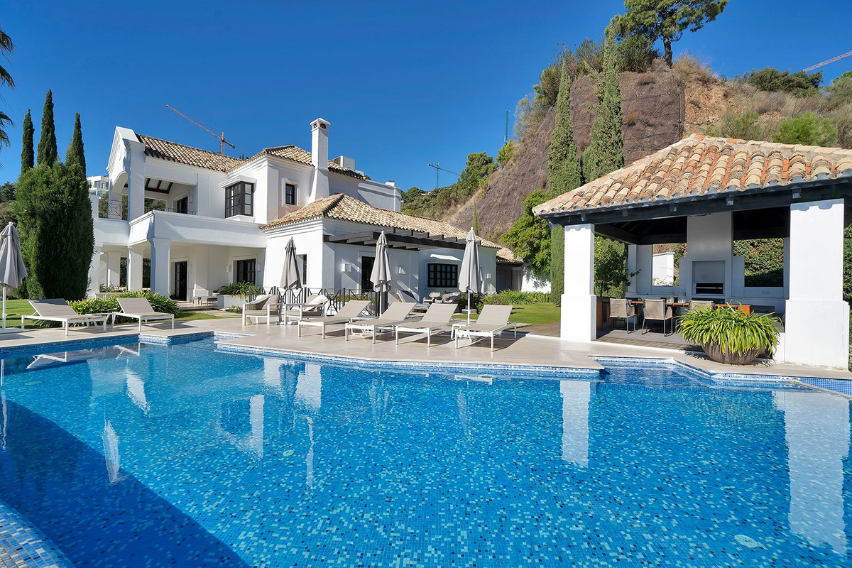 5 Bed Townhouse for sale in Benahavís Costa Del Sol, Málaga, Spain