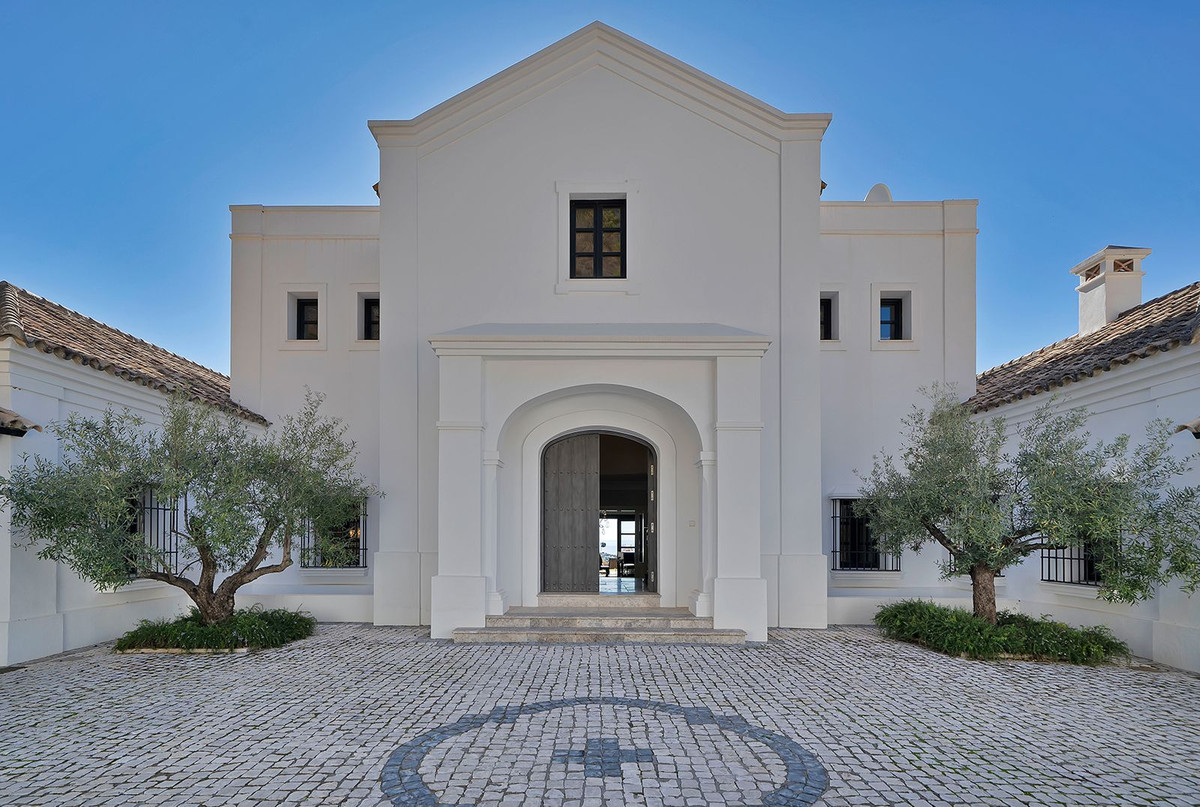 5 Bed Townhouse for sale in Benahavís Costa Del Sol, Málaga, Spain