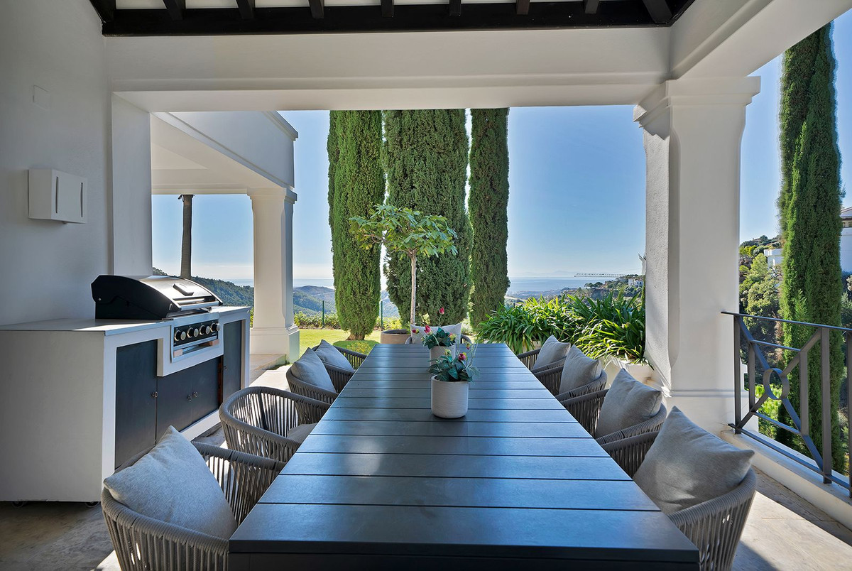 5 Bed Townhouse for sale in Benahavís Costa Del Sol, Málaga, Spain