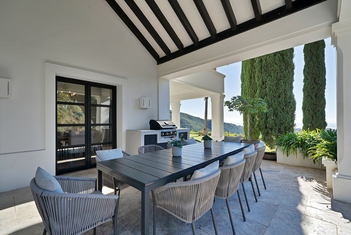 5 Bed Townhouse for sale in Benahavís Costa Del Sol, Málaga, Spain