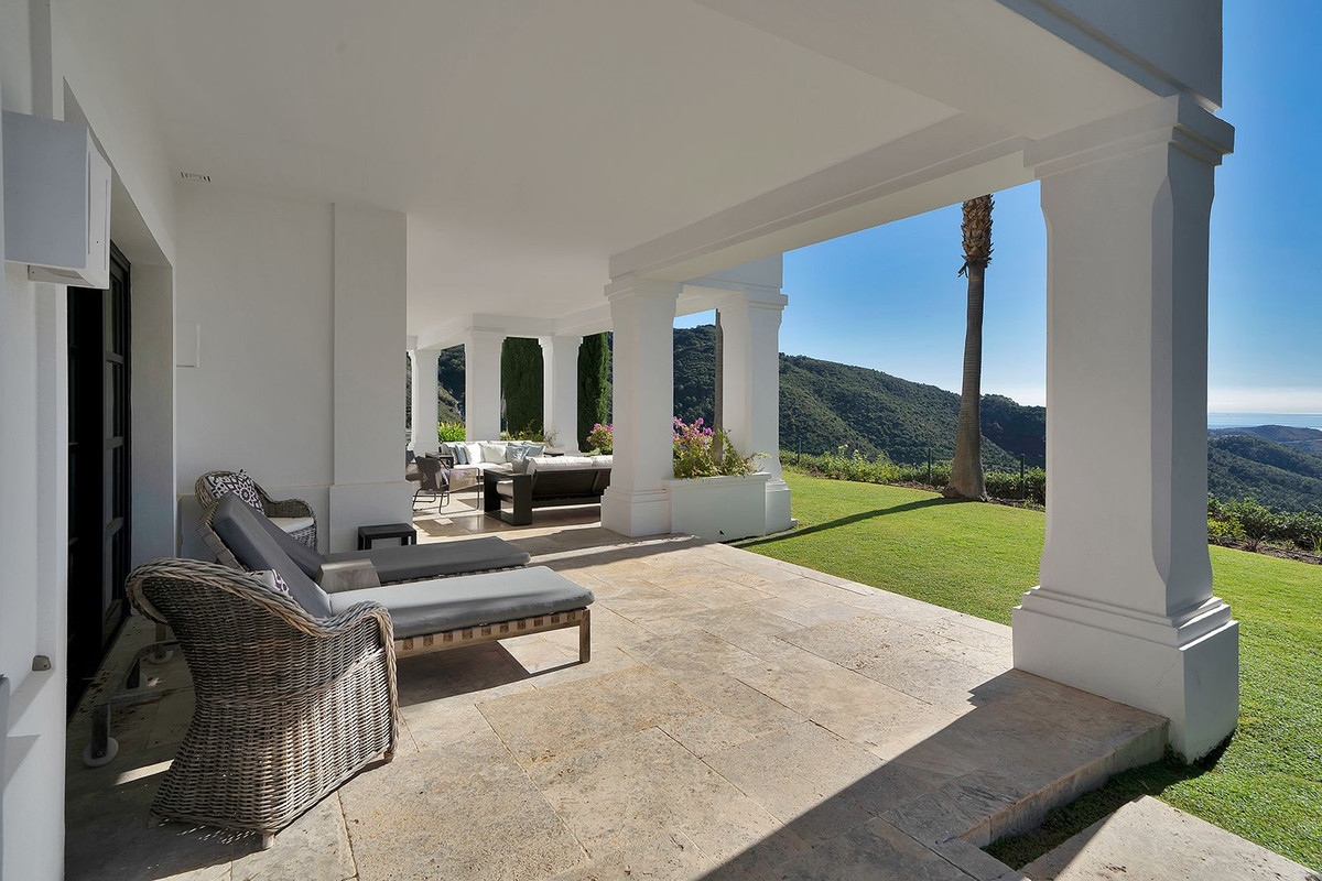 5 Bed Townhouse for sale in Benahavís Costa Del Sol, Málaga, Spain