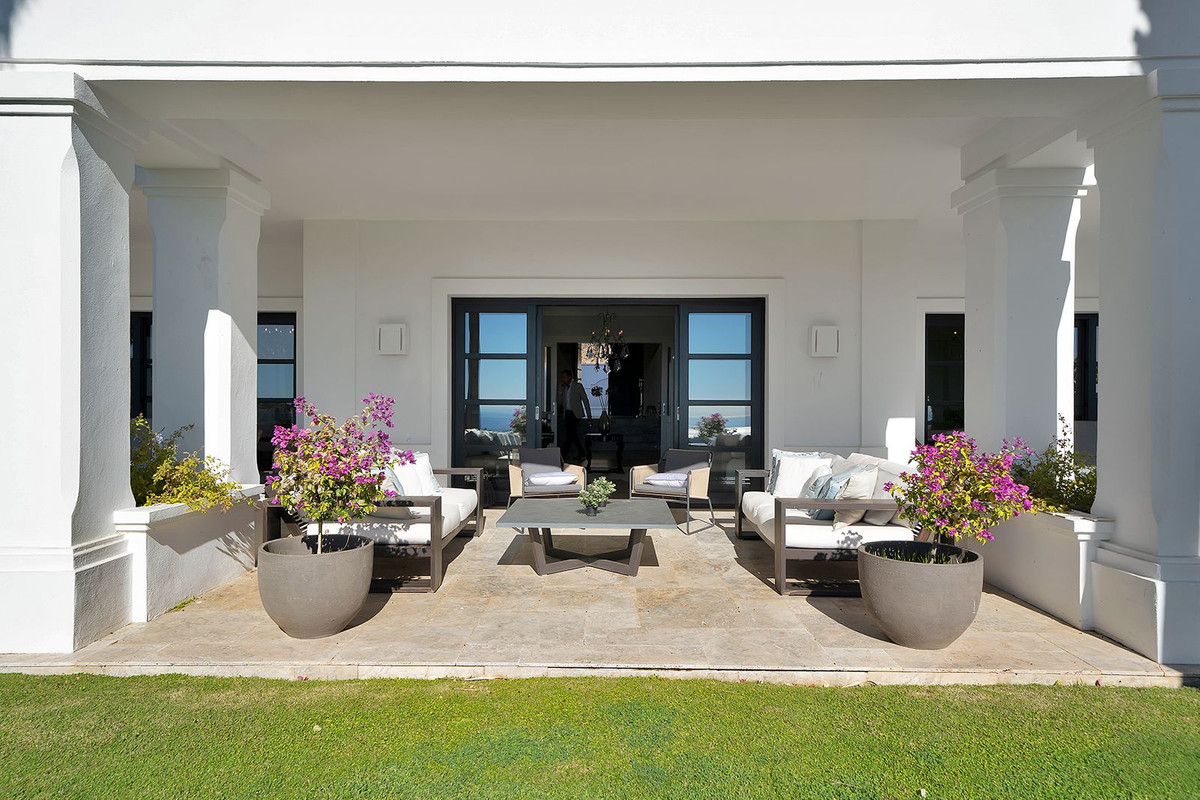 5 Bed Townhouse for sale in Benahavís Costa Del Sol, Málaga, Spain