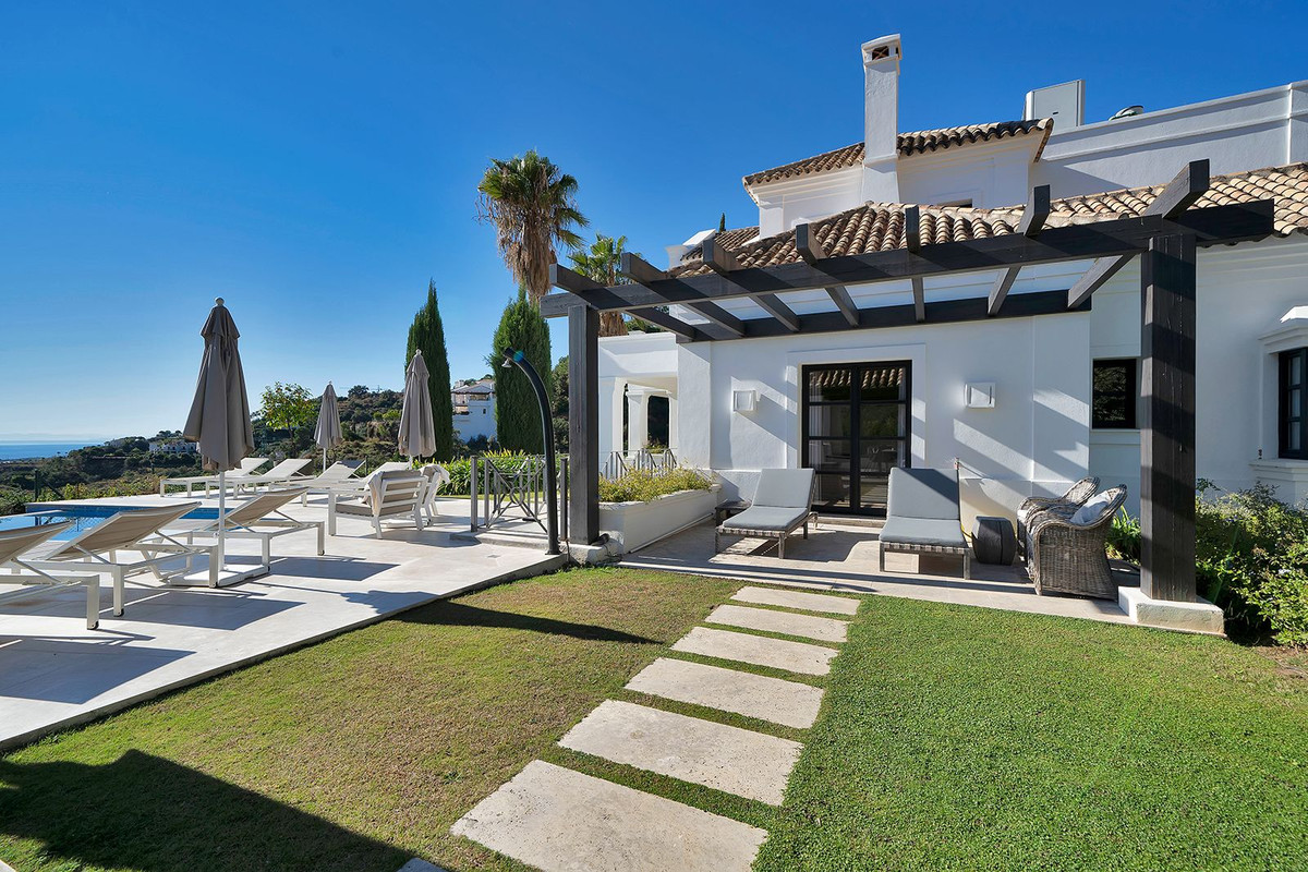 5 Bed Townhouse for sale in Benahavís Costa Del Sol, Málaga, Spain