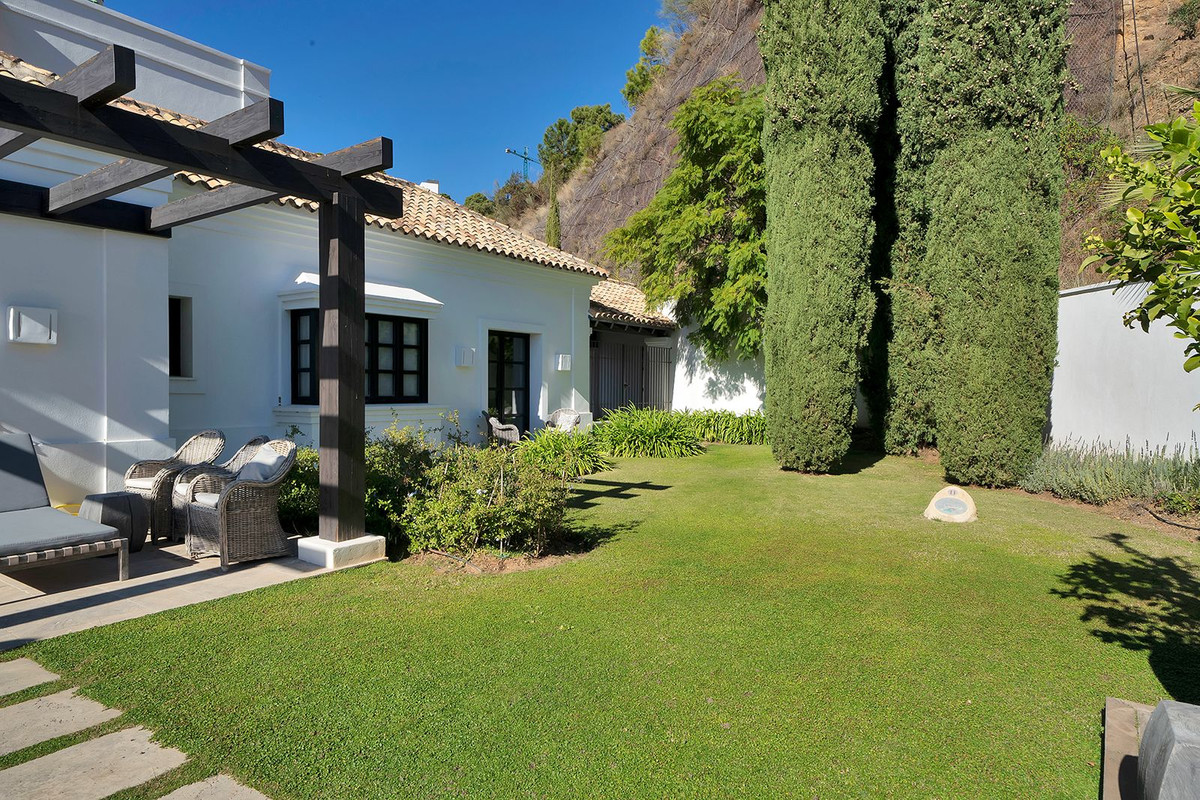 5 Bed Townhouse for sale in Benahavís Costa Del Sol, Málaga, Spain