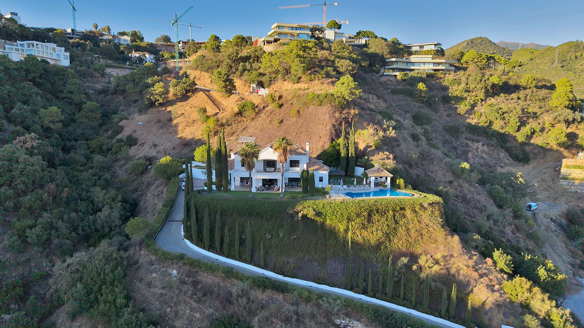 5 Bed Townhouse for sale in Benahavís Costa Del Sol, Málaga, Spain