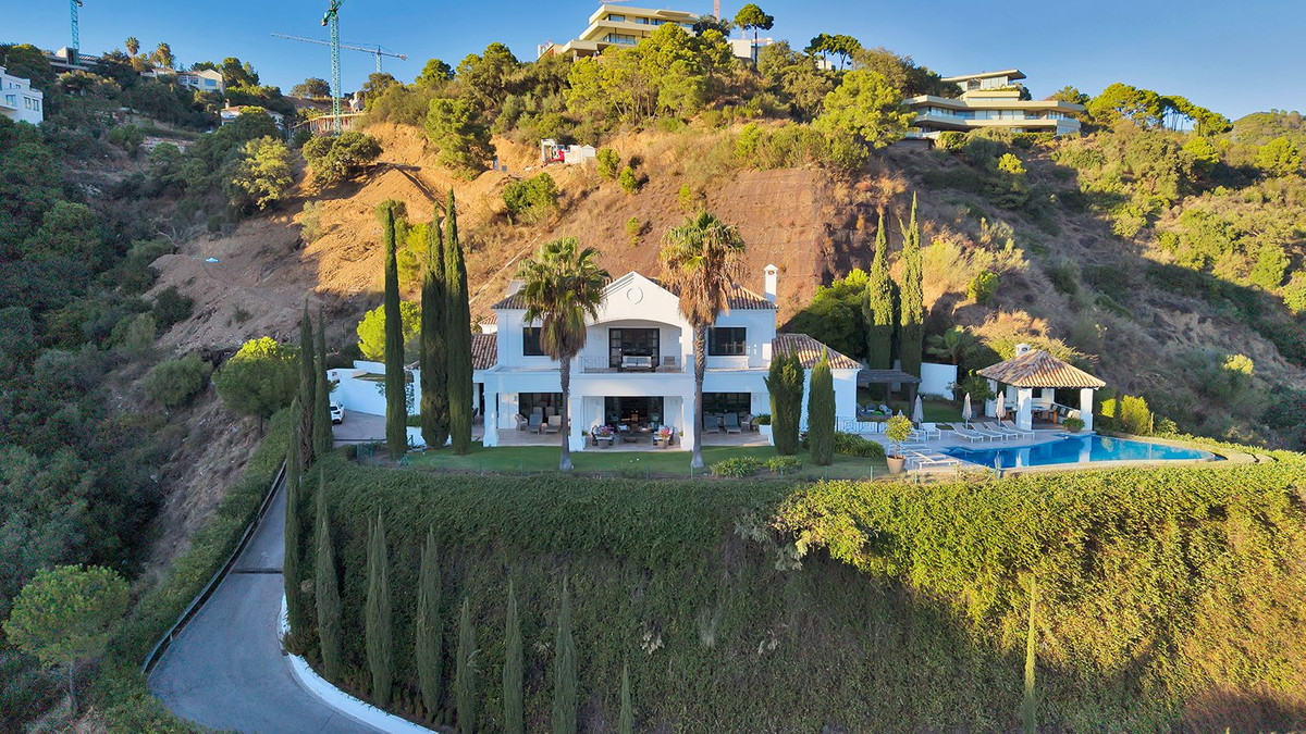 5 Bed Townhouse for sale in Benahavís Costa Del Sol, Málaga, Spain