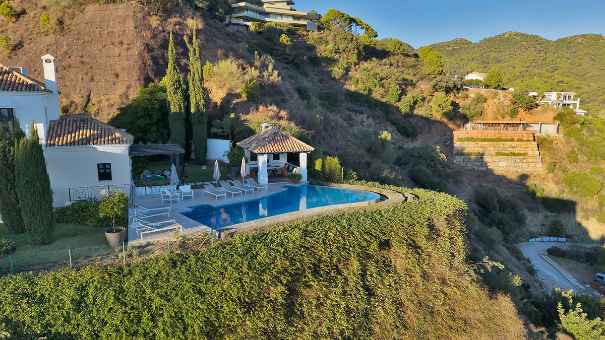 5 Bed Townhouse for sale in Benahavís Costa Del Sol, Málaga, Spain