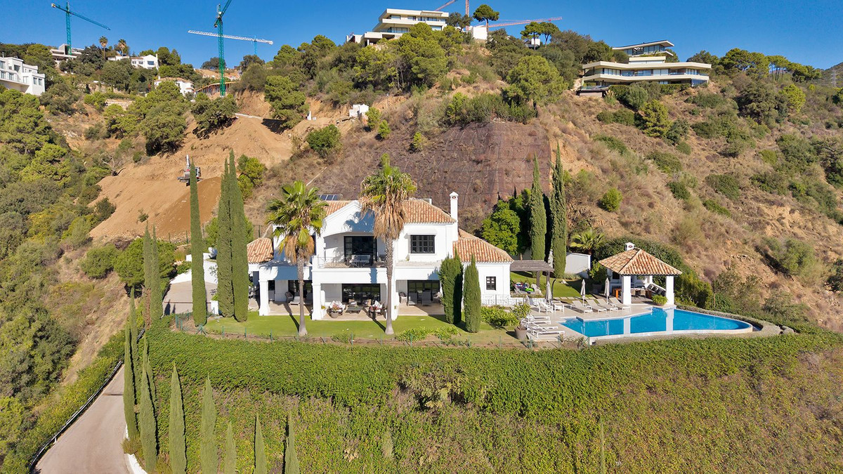 5 Bed Townhouse for sale in Benahavís Costa Del Sol, Málaga, Spain