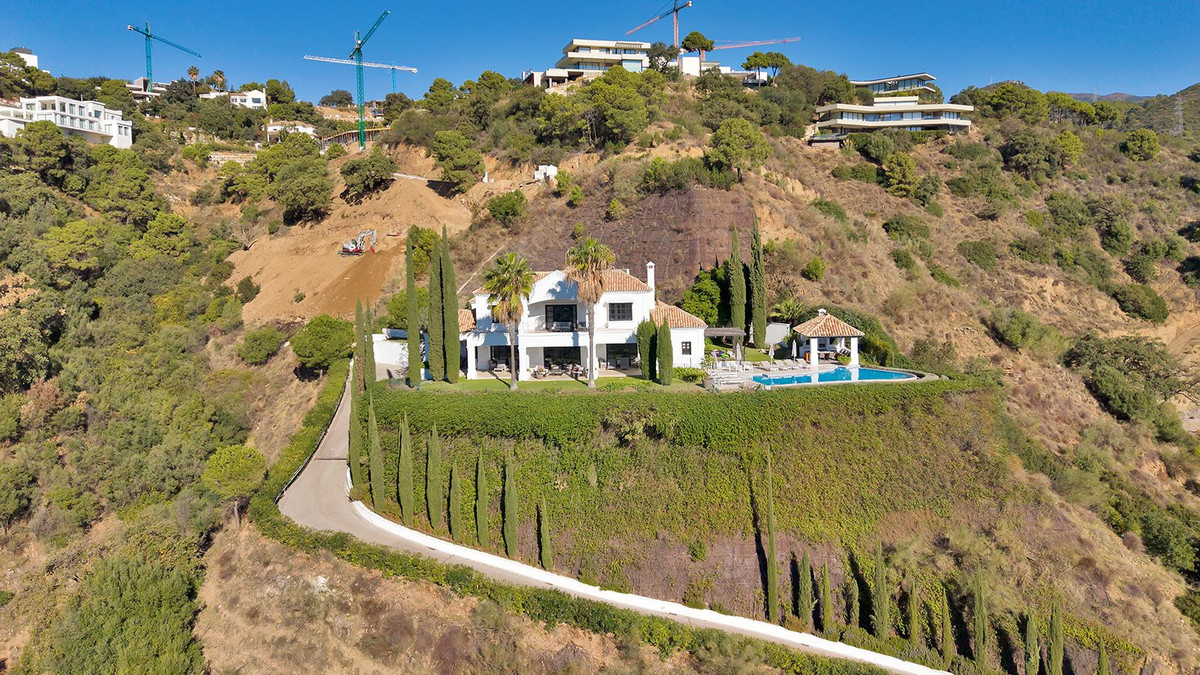 5 Bed Townhouse for sale in Benahavís Costa Del Sol, Málaga, Spain