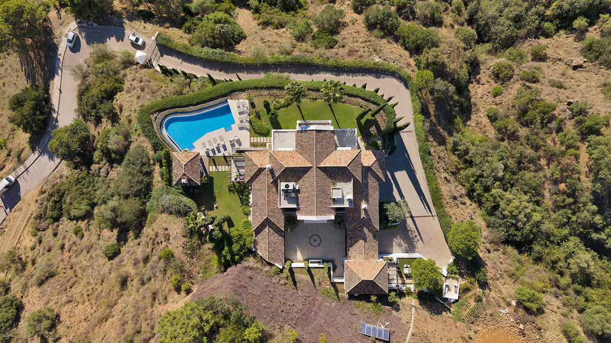 5 Bed Townhouse for sale in Benahavís Costa Del Sol, Málaga, Spain