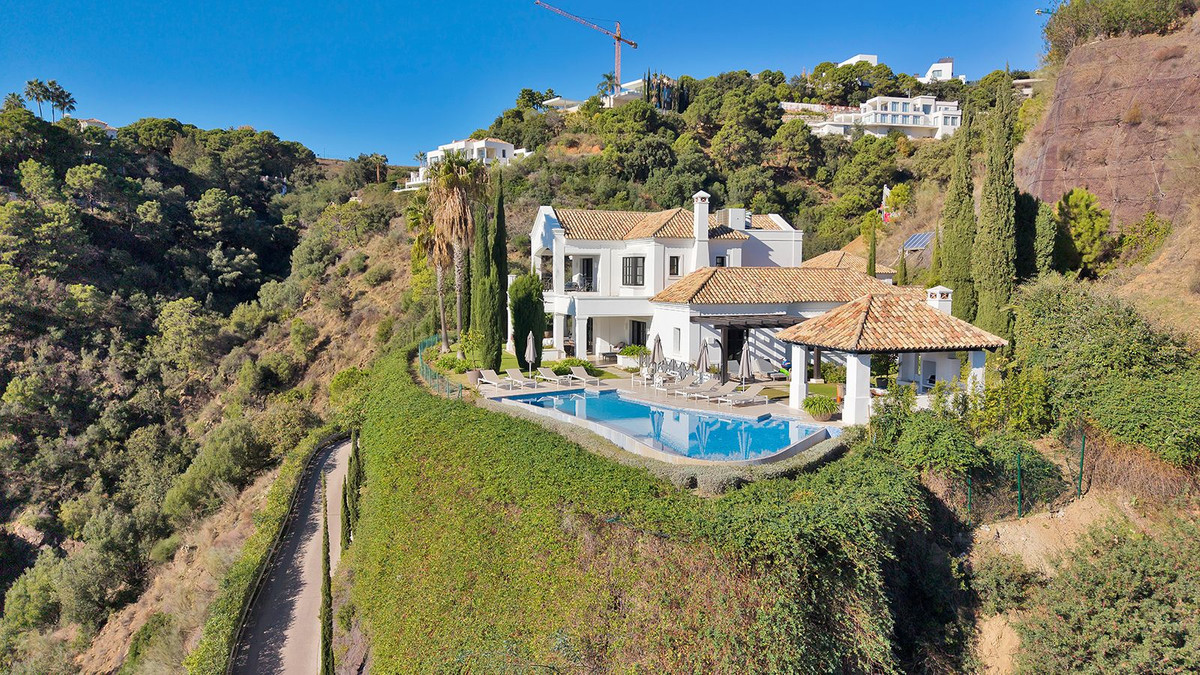 5 Bed Townhouse for sale in Benahavís Costa Del Sol, Málaga, Spain