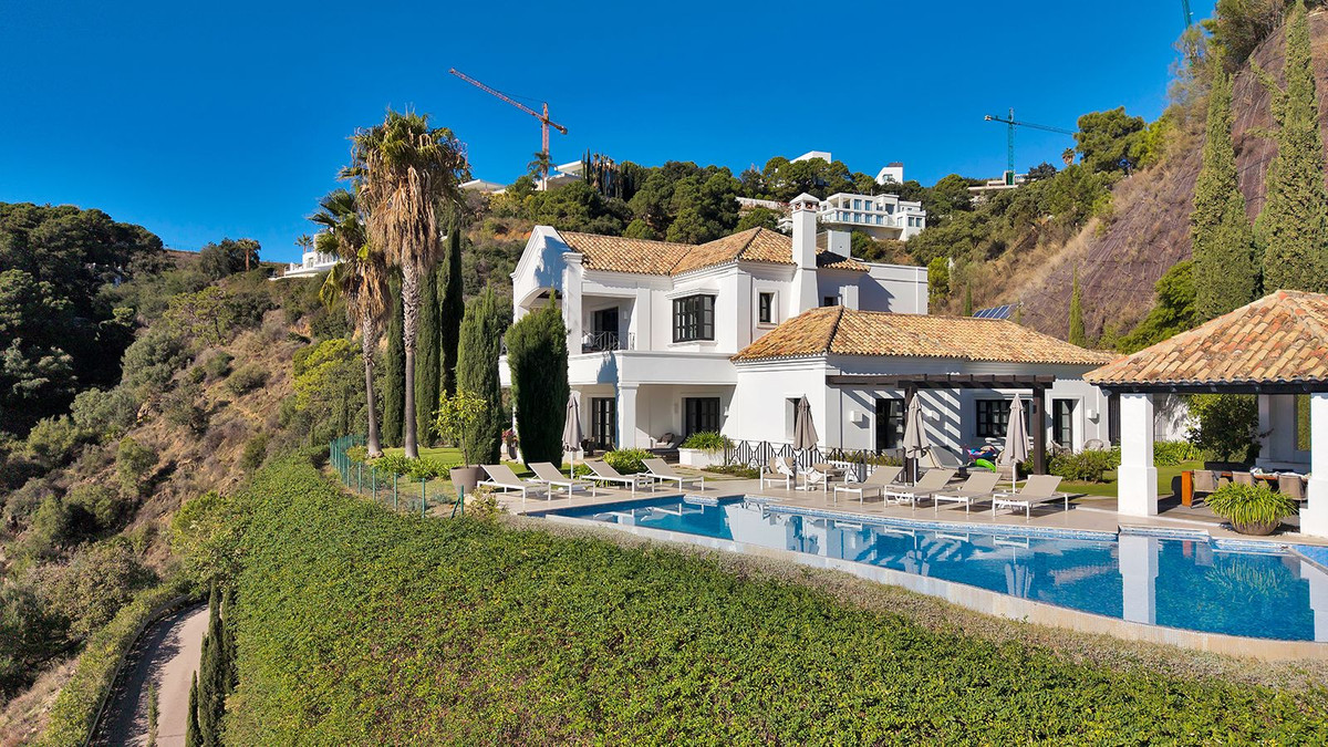 5 Bed Townhouse for sale in Benahavís Costa Del Sol, Málaga, Spain