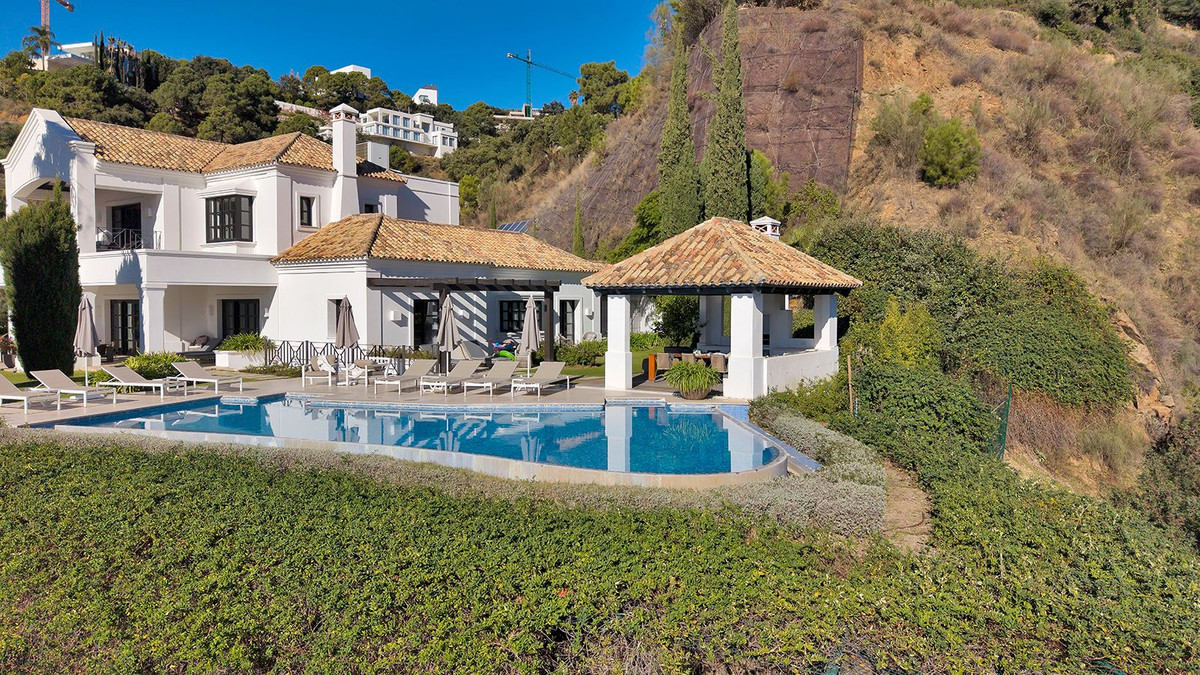 5 Bed Townhouse for sale in Benahavís Costa Del Sol, Málaga, Spain
