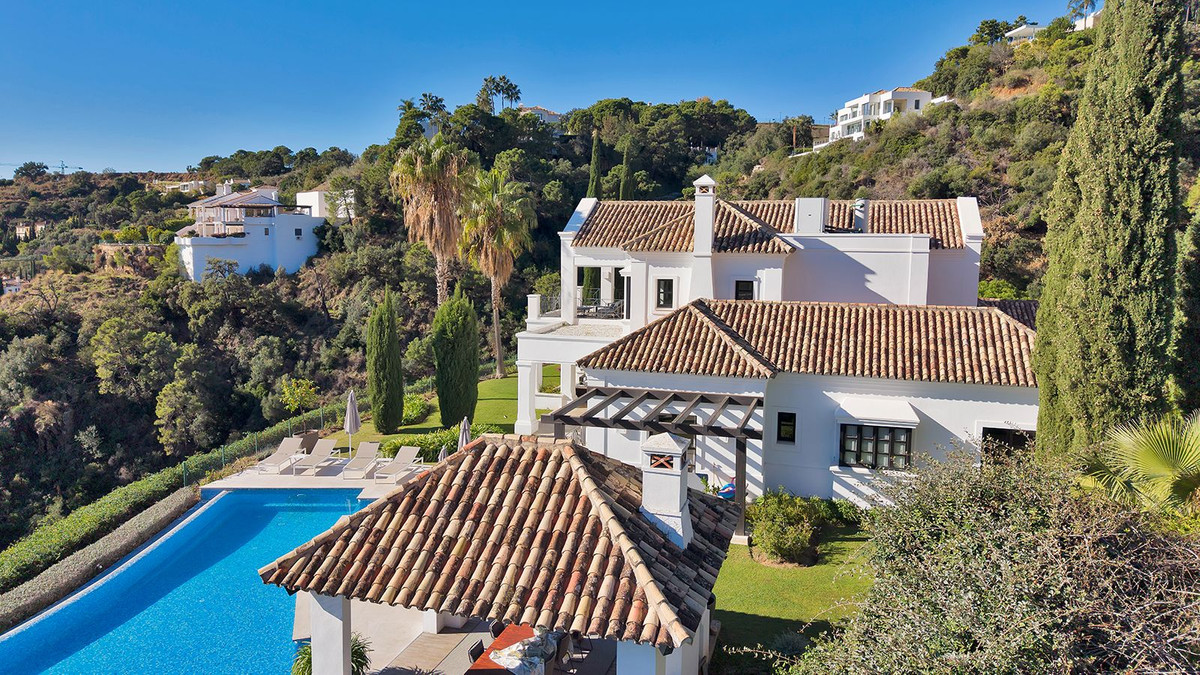 5 Bed Townhouse for sale in Benahavís Costa Del Sol, Málaga, Spain