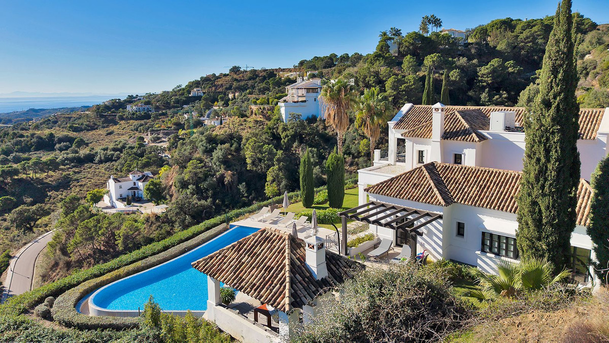 5 Bed Townhouse for sale in Benahavís Costa Del Sol, Málaga, Spain