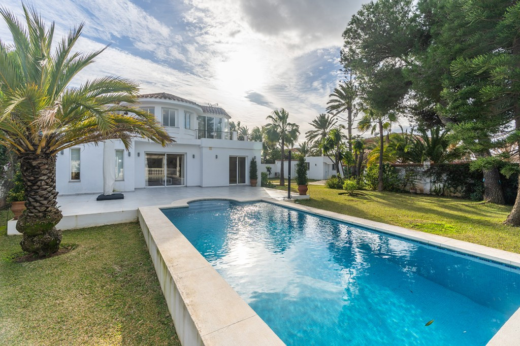 4 Bed Townhouse for sale in Marbesa Costa Del Sol, Málaga, Spain