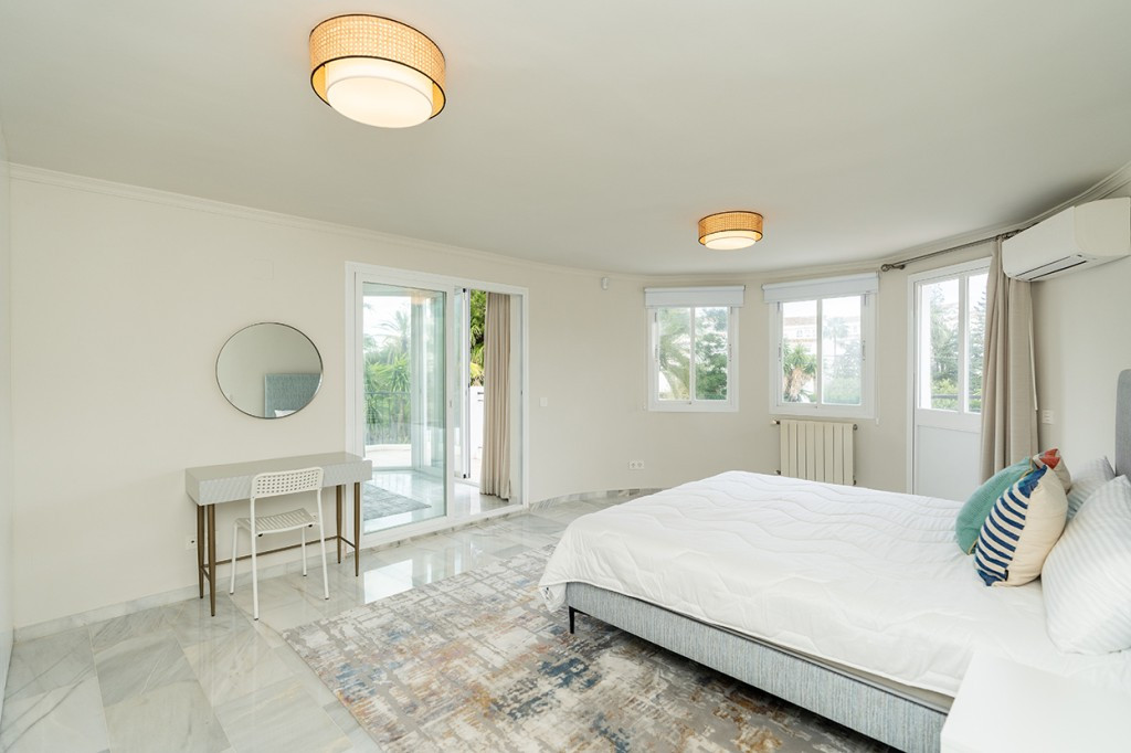 4 Bed Townhouse for sale in Marbesa Costa Del Sol, Málaga, Spain