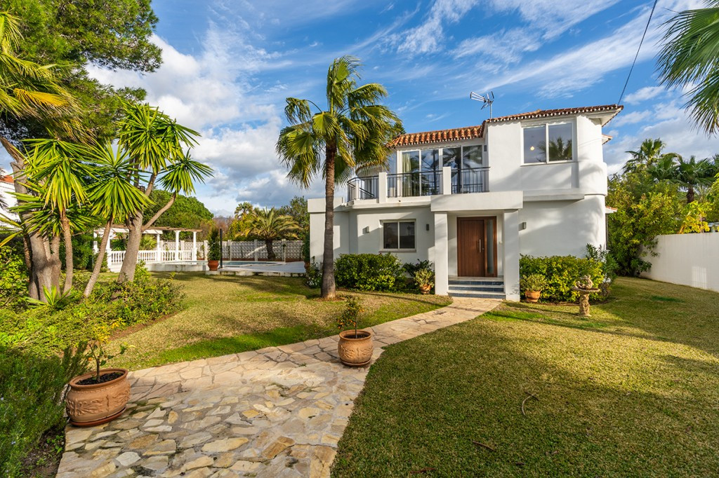 4 Bed Townhouse for sale in Marbesa Costa Del Sol, Málaga, Spain