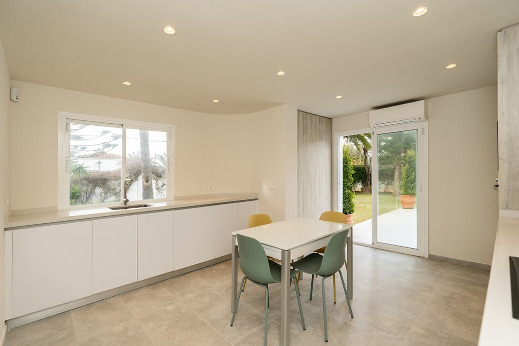 4 Bed Townhouse for sale in Marbesa Costa Del Sol, Málaga, Spain