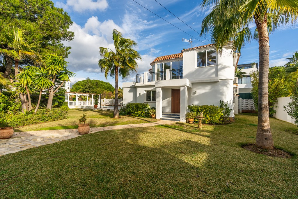4 Bed Townhouse for sale in Marbesa Costa Del Sol, Málaga, Spain