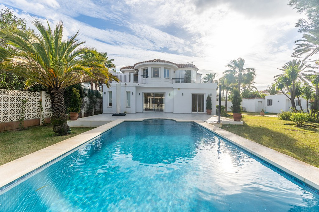 4 Bed Townhouse for sale in Marbesa Costa Del Sol, Málaga, Spain