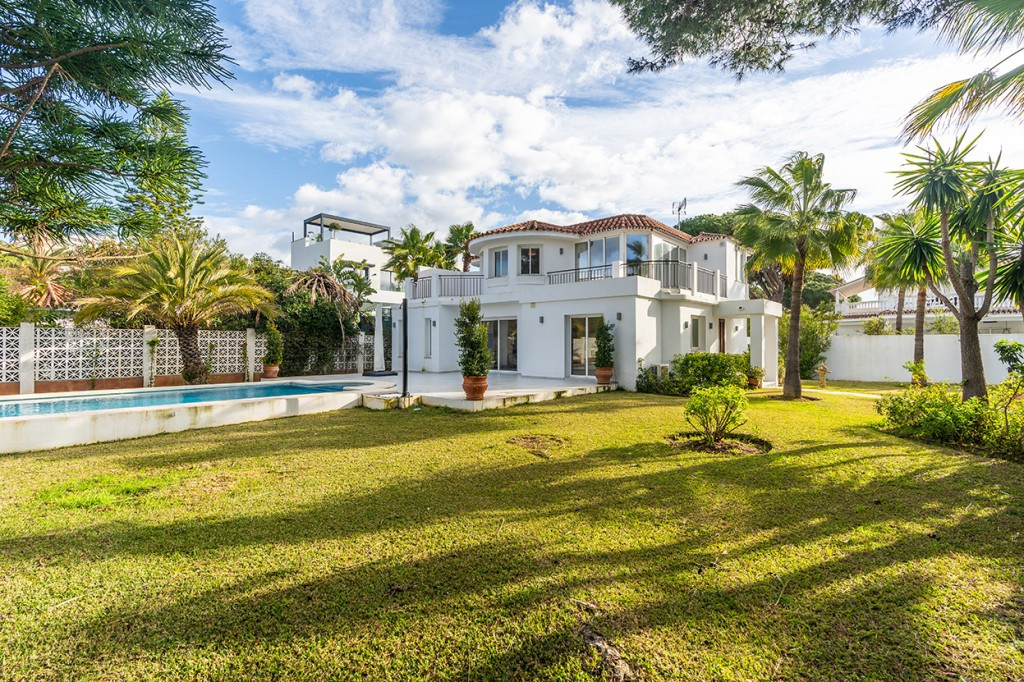 4 Bed Townhouse for sale in Marbesa Costa Del Sol, Málaga, Spain