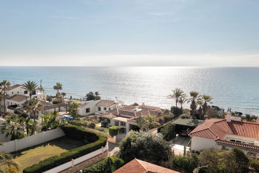 4 Bed Townhouse for sale in Marbesa Costa Del Sol, Málaga, Spain