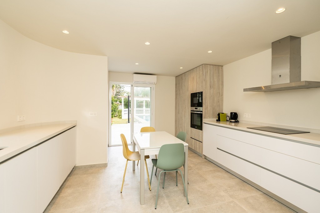 4 Bed Townhouse for sale in Marbesa Costa Del Sol, Málaga, Spain