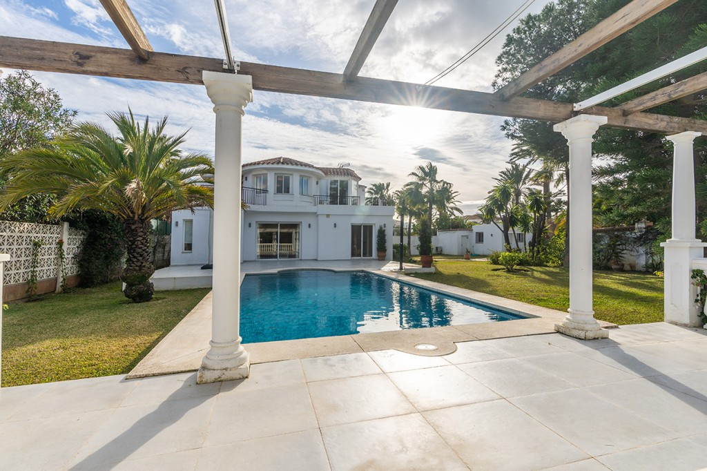 4 Bed Townhouse for sale in Marbesa Costa Del Sol, Málaga, Spain