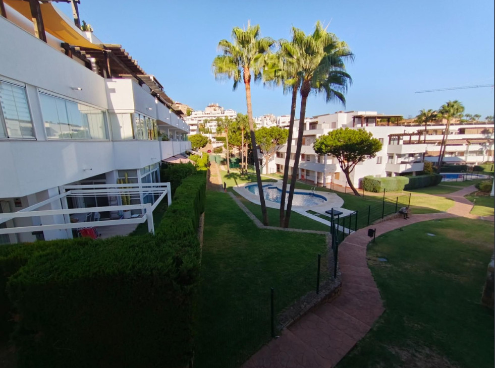 Se vende Apartamento Planta Media de 2 dormitorios en Costa Del Sol, Málaga, España