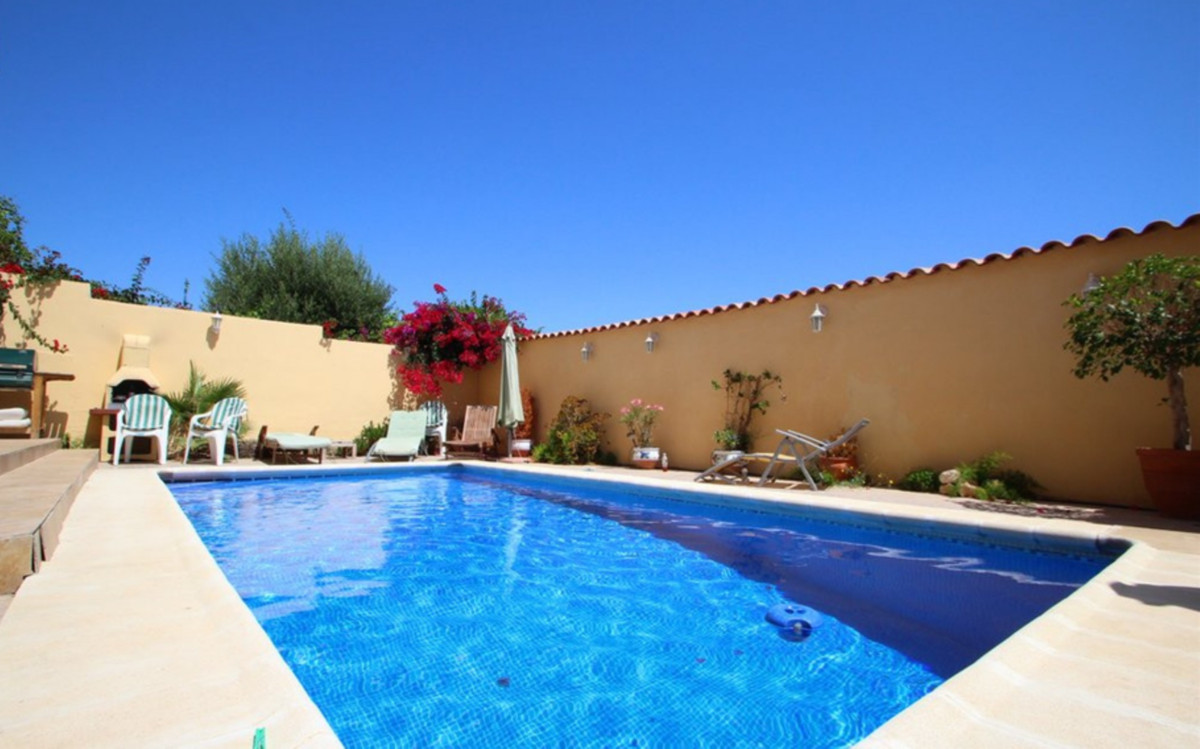 4 Bed Townhouse for sale in Villamartin Costa Blanca, Alicante, Spain