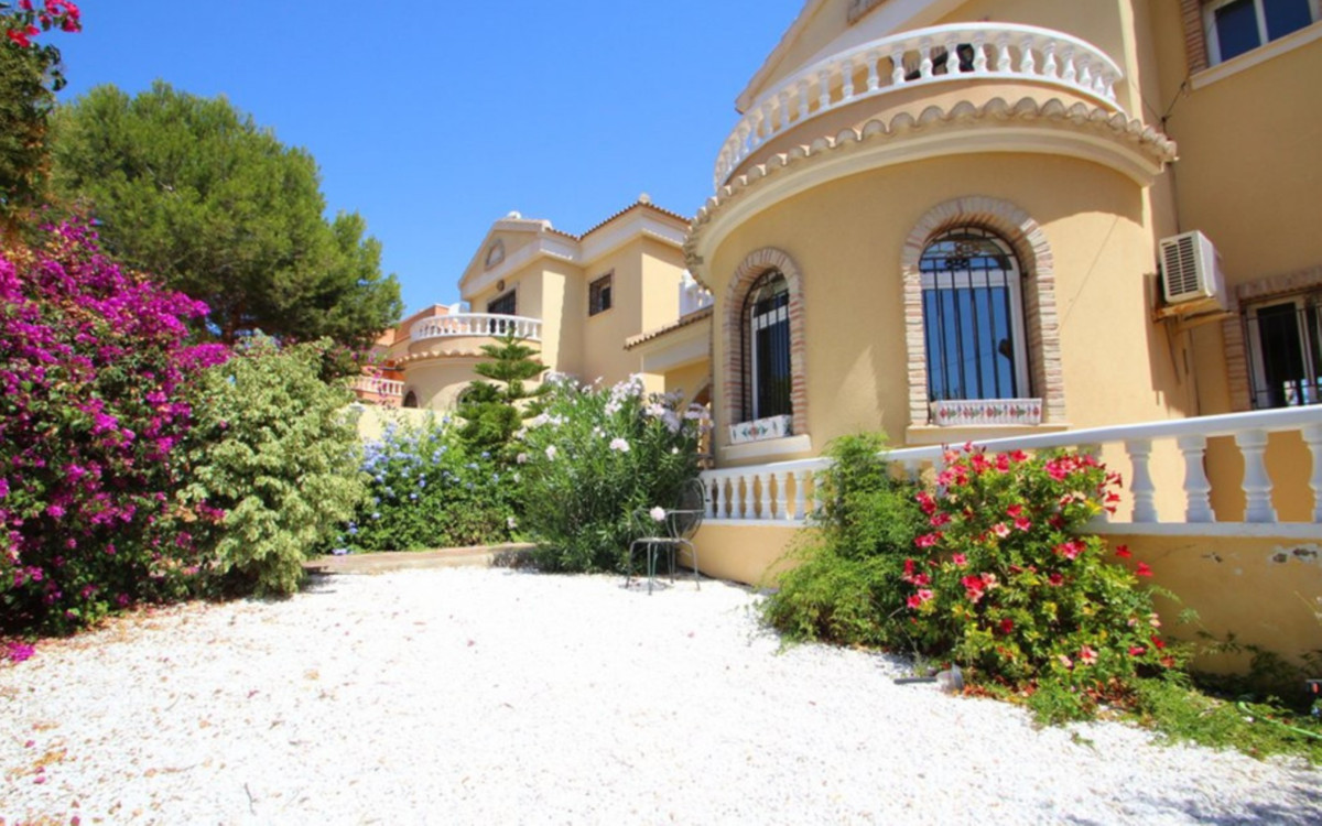 4 Bed Townhouse for sale in Villamartin Costa Blanca, Alicante, Spain