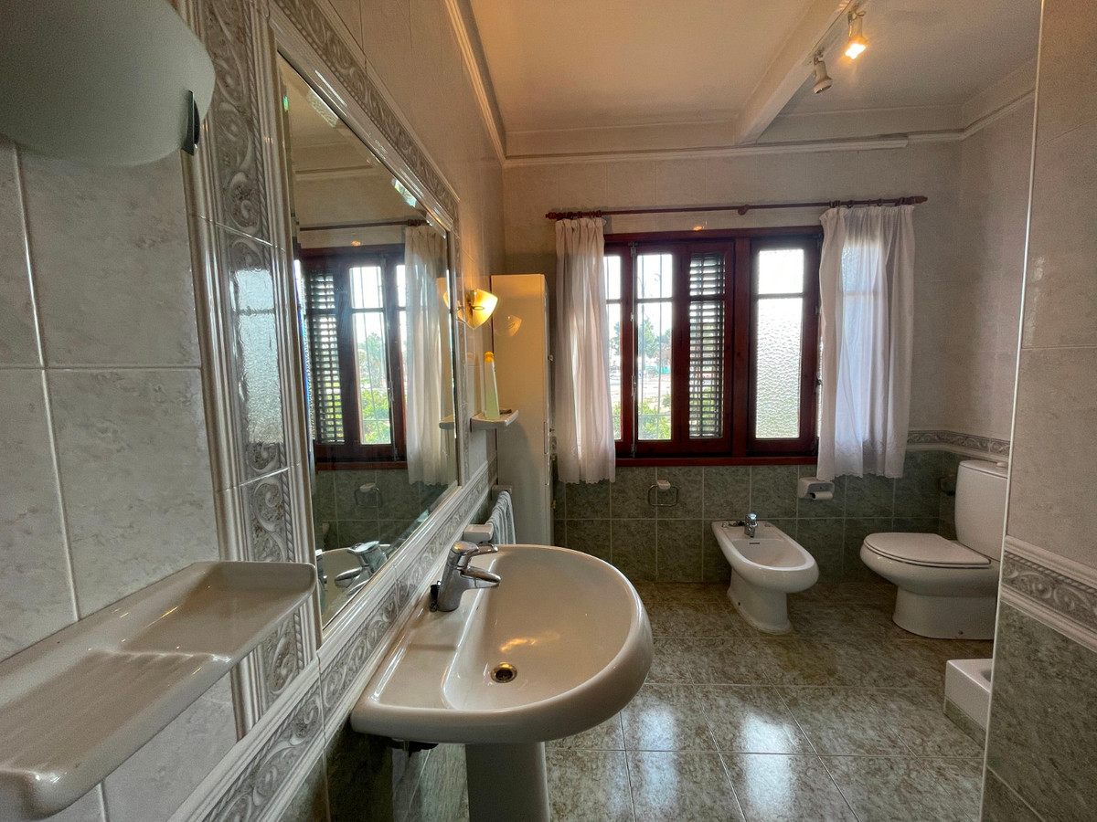 Se vende Villa - Chalet de 5 dormitorios en Costa Blanca, Alicante, España