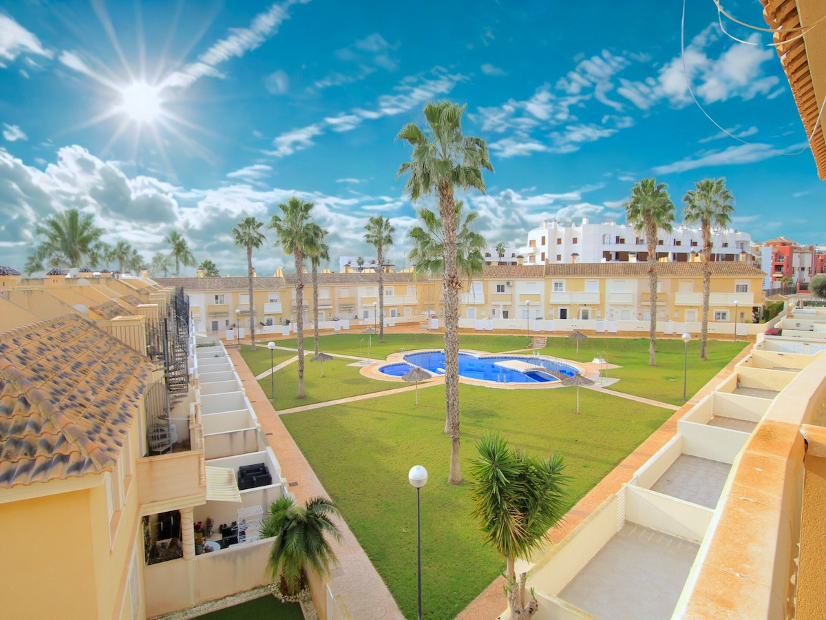 Se vende Apartamento en Planta Última de 2 dormitorios en Costa Blanca, Alicante, España