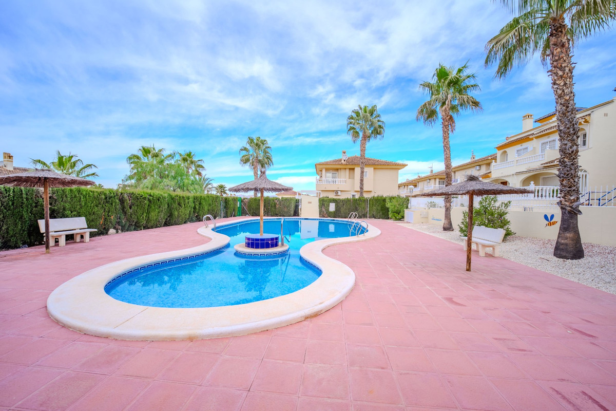 Se vende Pareada de 3 dormitorios en Costa Blanca, Alicante, España