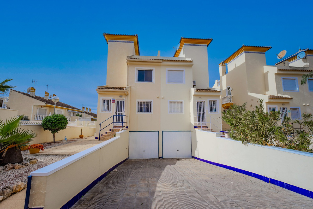 Se vende Pareada de 3 dormitorios en Costa Blanca, Alicante, España