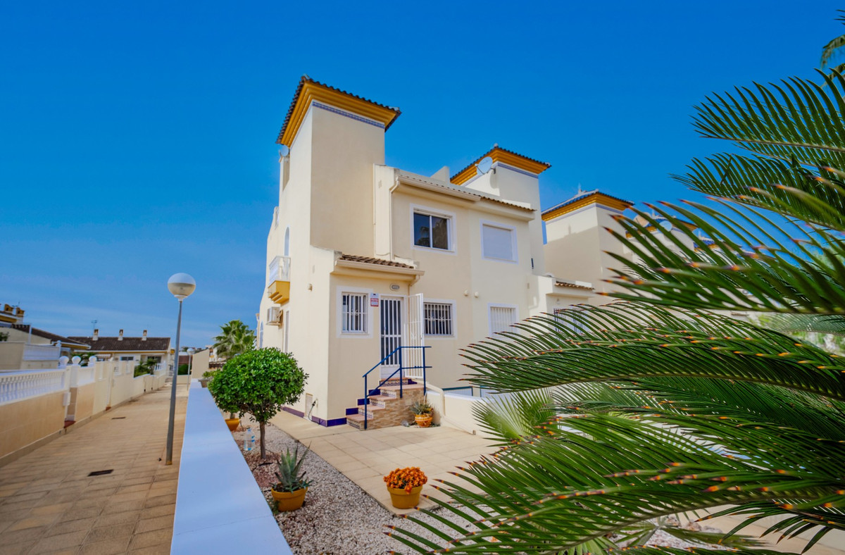 Se vende Pareada de 3 dormitorios en Costa Blanca, Alicante, España