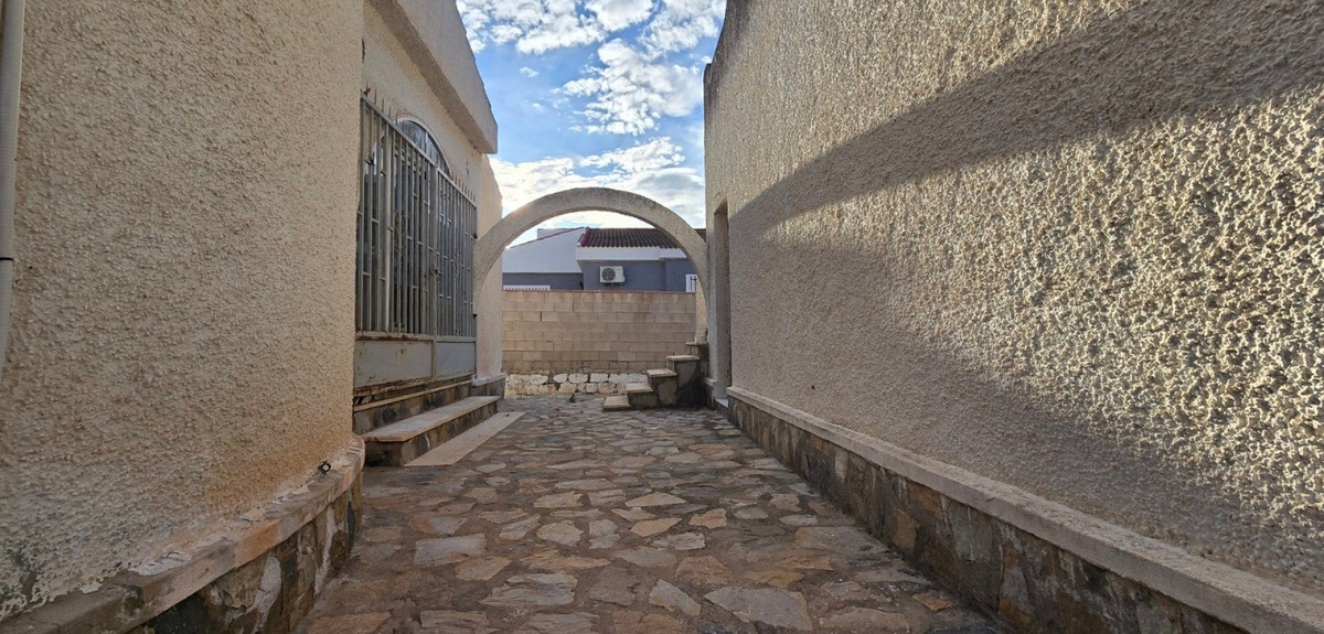 Se vende Villa - Chalet de 3 dormitorios en Costa Blanca, Alicante, España