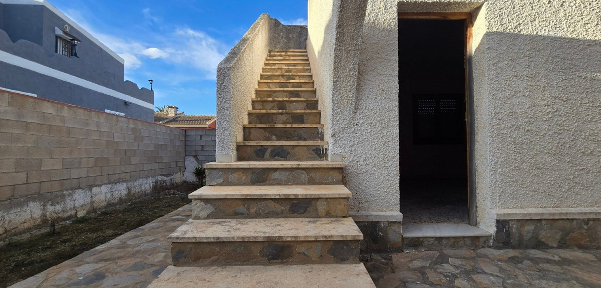 Se vende Villa - Chalet de 3 dormitorios en Costa Blanca, Alicante, España