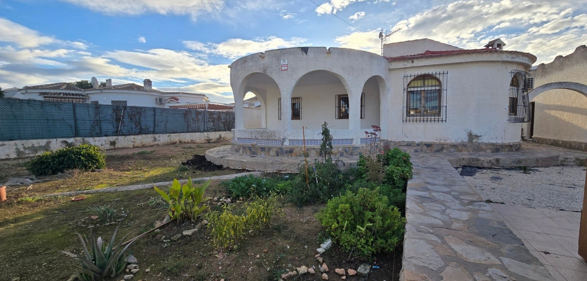 Se vende Villa - Chalet de 3 dormitorios en Costa Blanca, Alicante, España