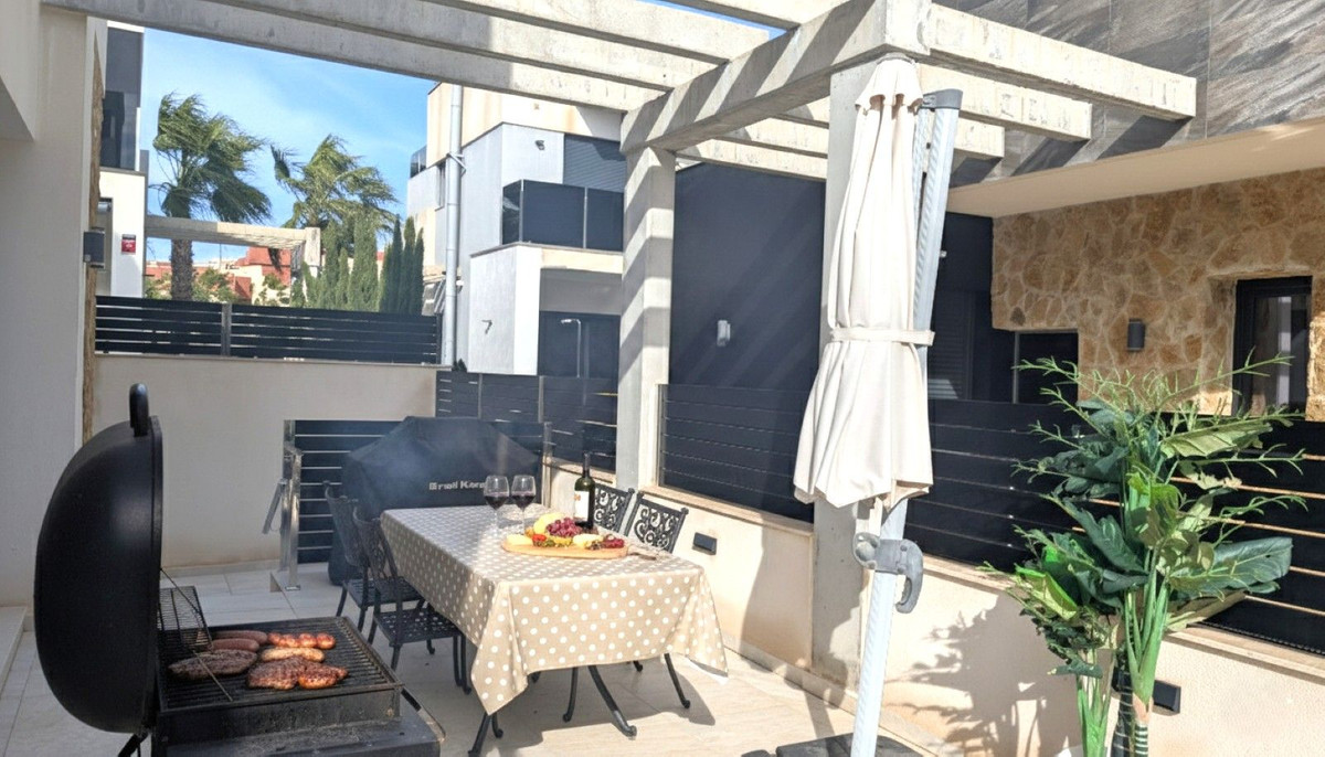 Se vende Villa - Chalet de 4 dormitorios en Costa Blanca, Alicante, España