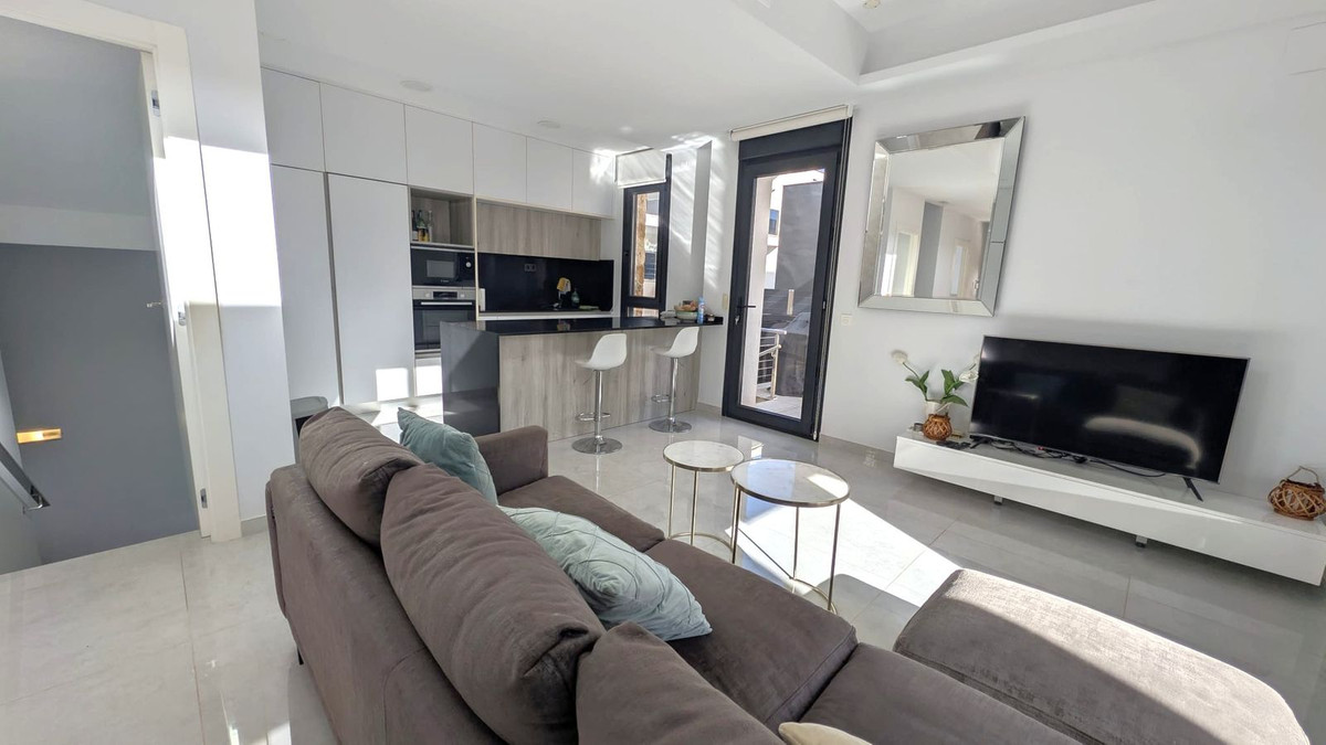 Se vende Villa - Chalet de 4 dormitorios en Costa Blanca, Alicante, España