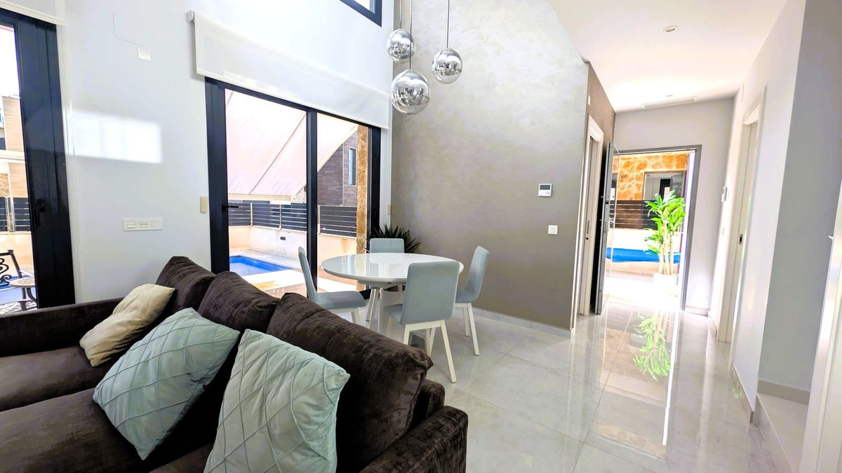 Se vende Villa - Chalet de 4 dormitorios en Costa Blanca, Alicante, España