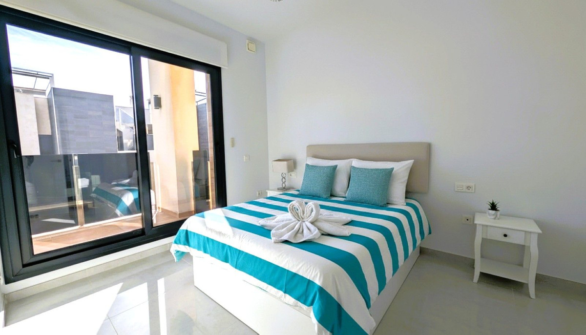 Se vende Villa - Chalet de 4 dormitorios en Costa Blanca, Alicante, España
