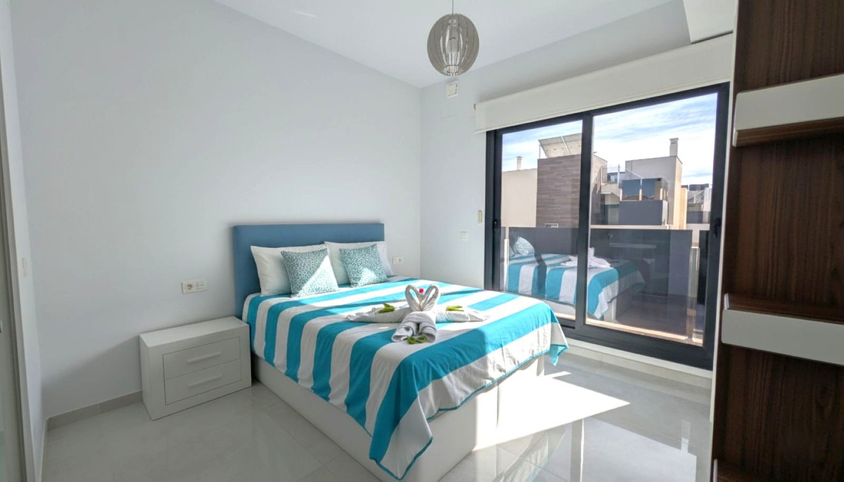 Se vende Villa - Chalet de 4 dormitorios en Costa Blanca, Alicante, España