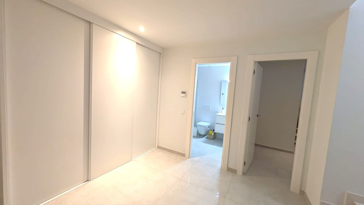 Se vende Villa - Chalet de 4 dormitorios en Costa Blanca, Alicante, España