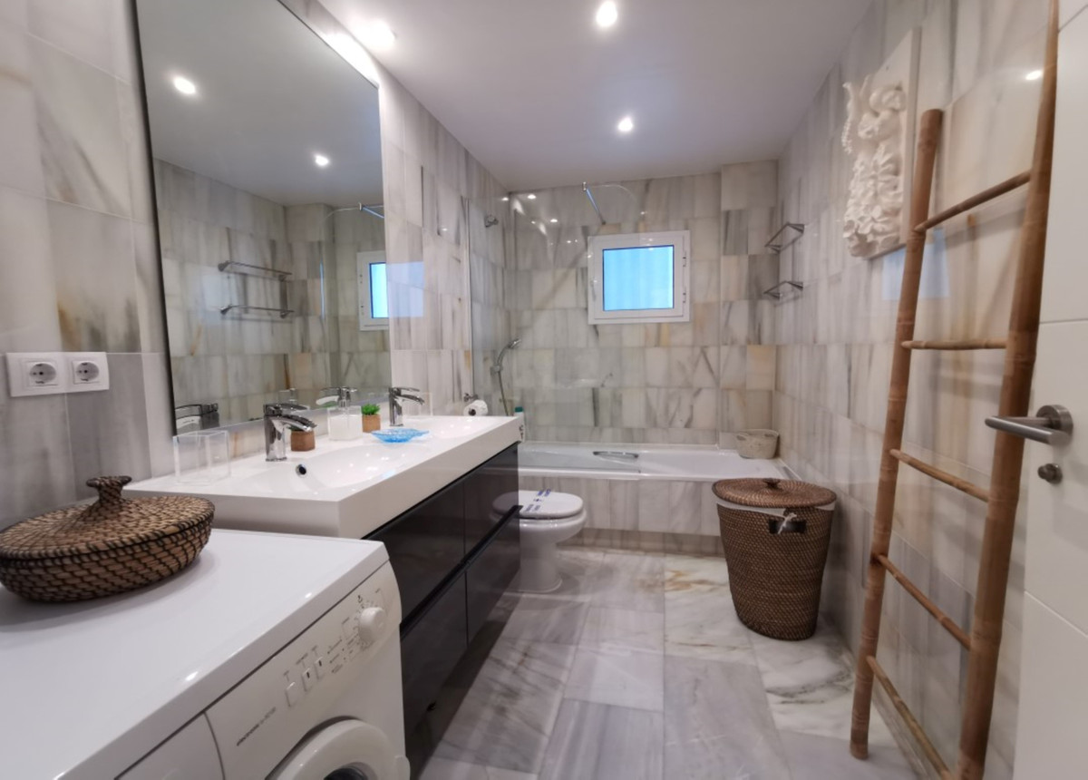 Se vende Apartamento Planta Media de 3 dormitorios en Costa Del Sol, Málaga, España