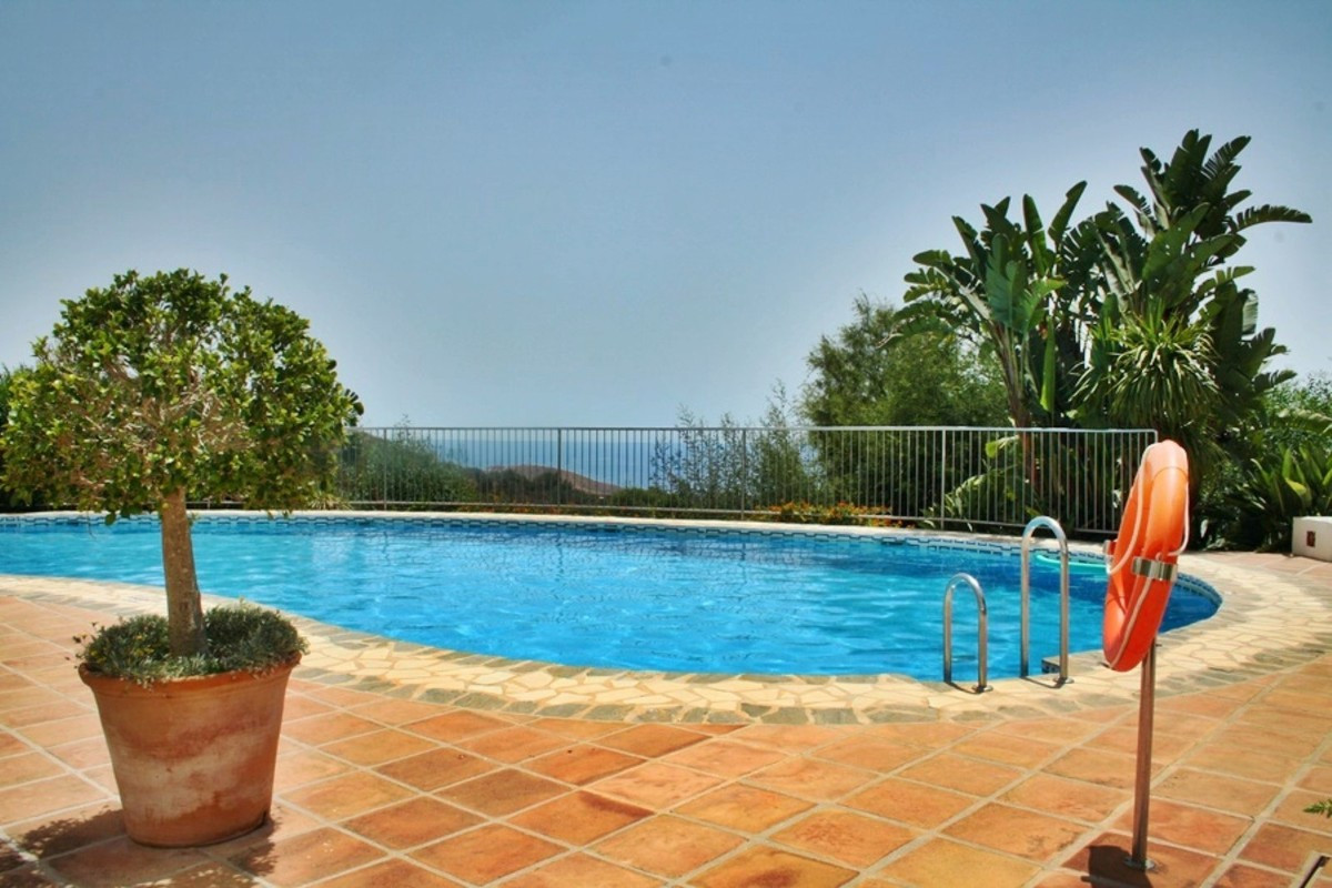 Se vende Apartamento Planta Media de 3 dormitorios en Costa Del Sol, Málaga, España