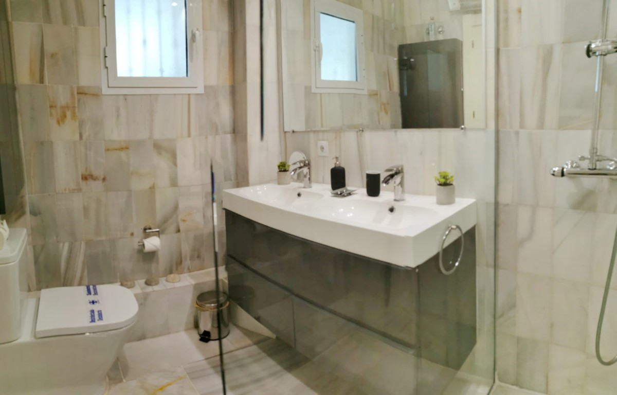 Se vende Apartamento Planta Media de 3 dormitorios en Costa Del Sol, Málaga, España